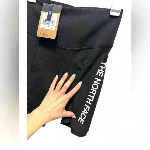 NWT THE NORTH FACE BLACK BIKER SHORTS - Picture 2 of 4